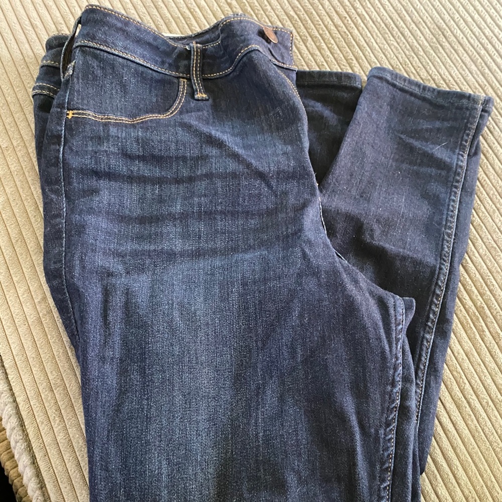 Curvy high rise jeggings.